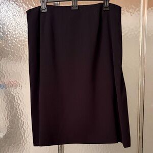 Jones Wear Black Pencil Skirt with Clean Silhouette